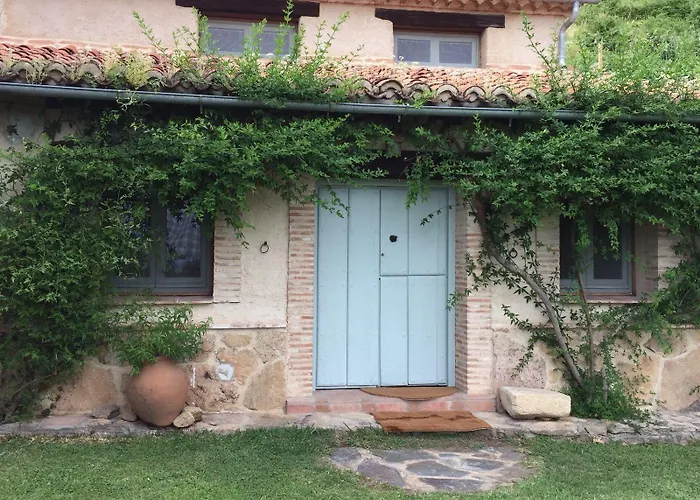 El Vergel De Chilla Son 3 Abejas 1 Abejas 2 Y Libélula Сasa de vacaciones