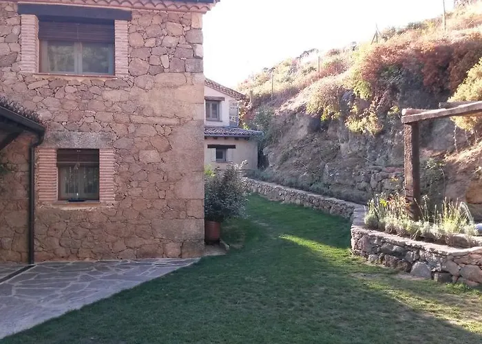 El Vergel De Chilla Son 3 Abejas 1 Abejas 2 Y Libélula Candeleda