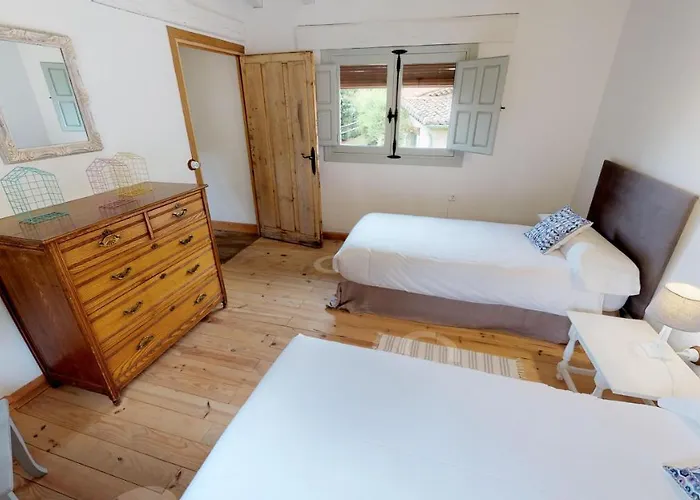 El Vergel De Chilla Son 3 Abejas 1 Abejas 2 Y Libélula